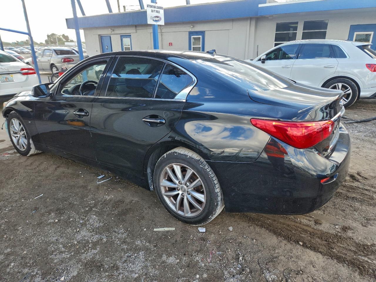 2015 INFINITI Q50