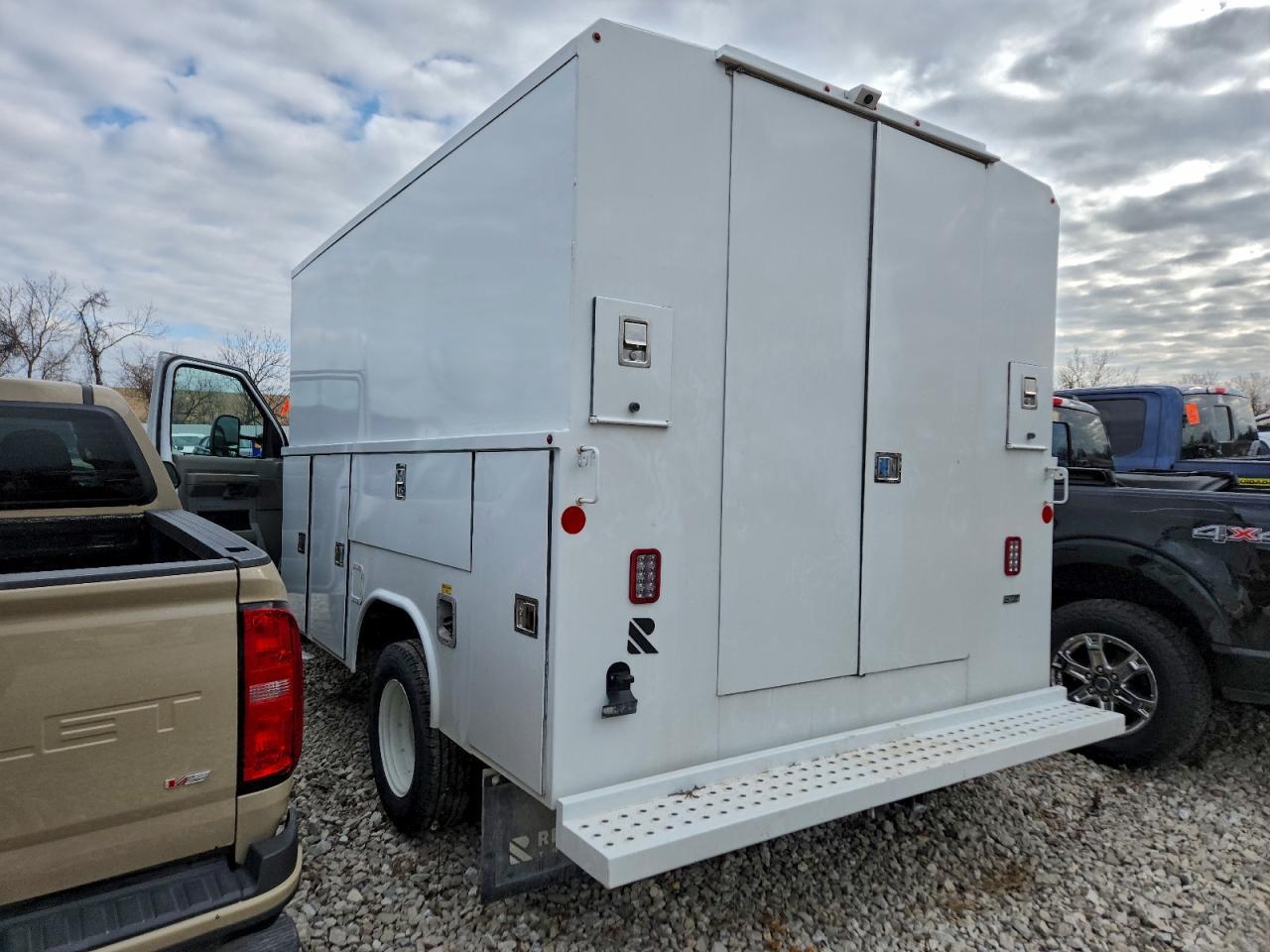 2024 FORD Econoline E350