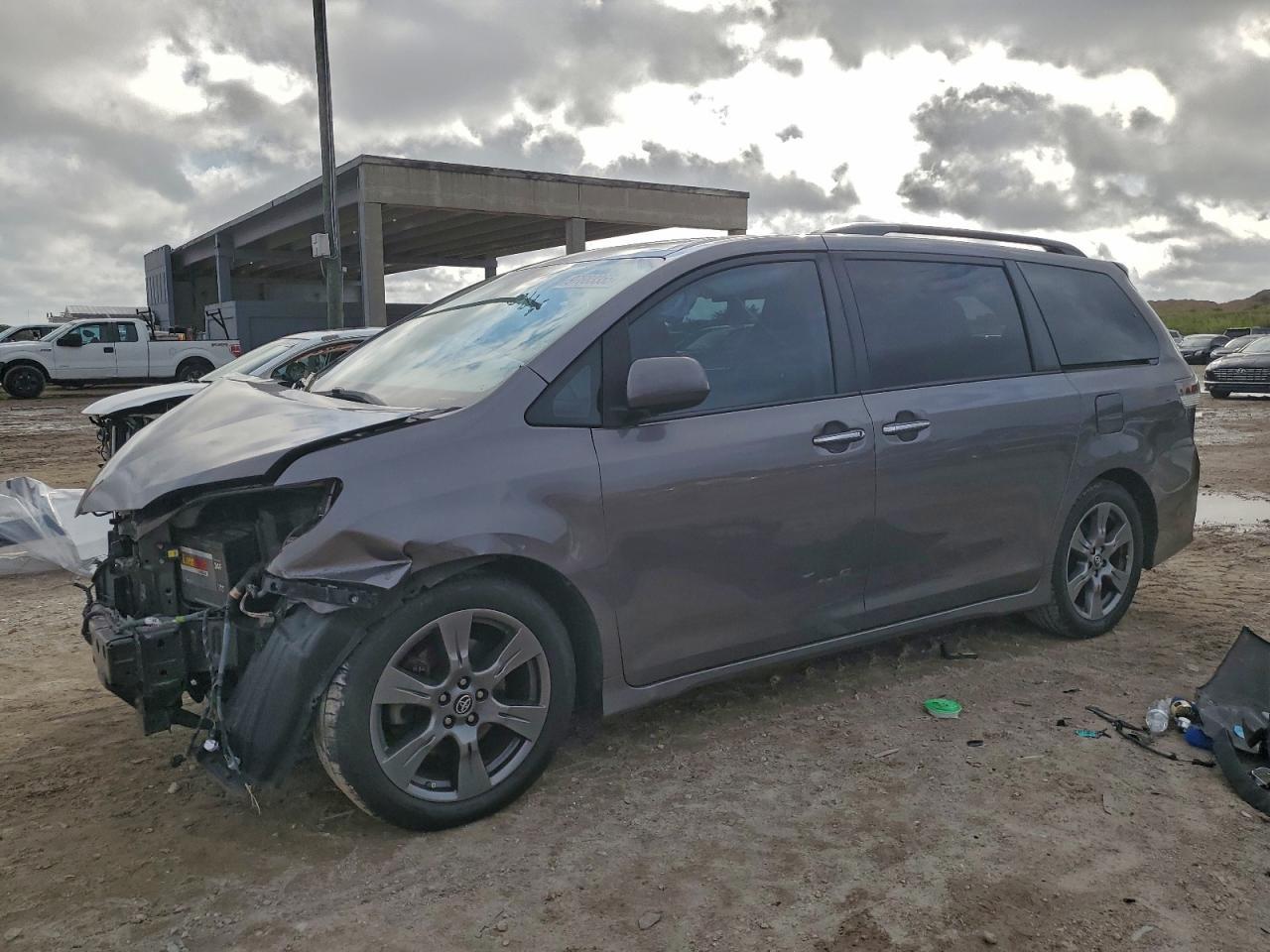 2018 TOYOTA SIENNA
