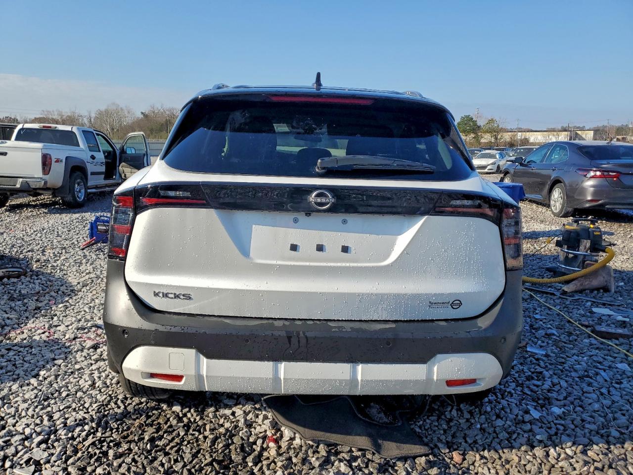 2026 NISSAN KICKS