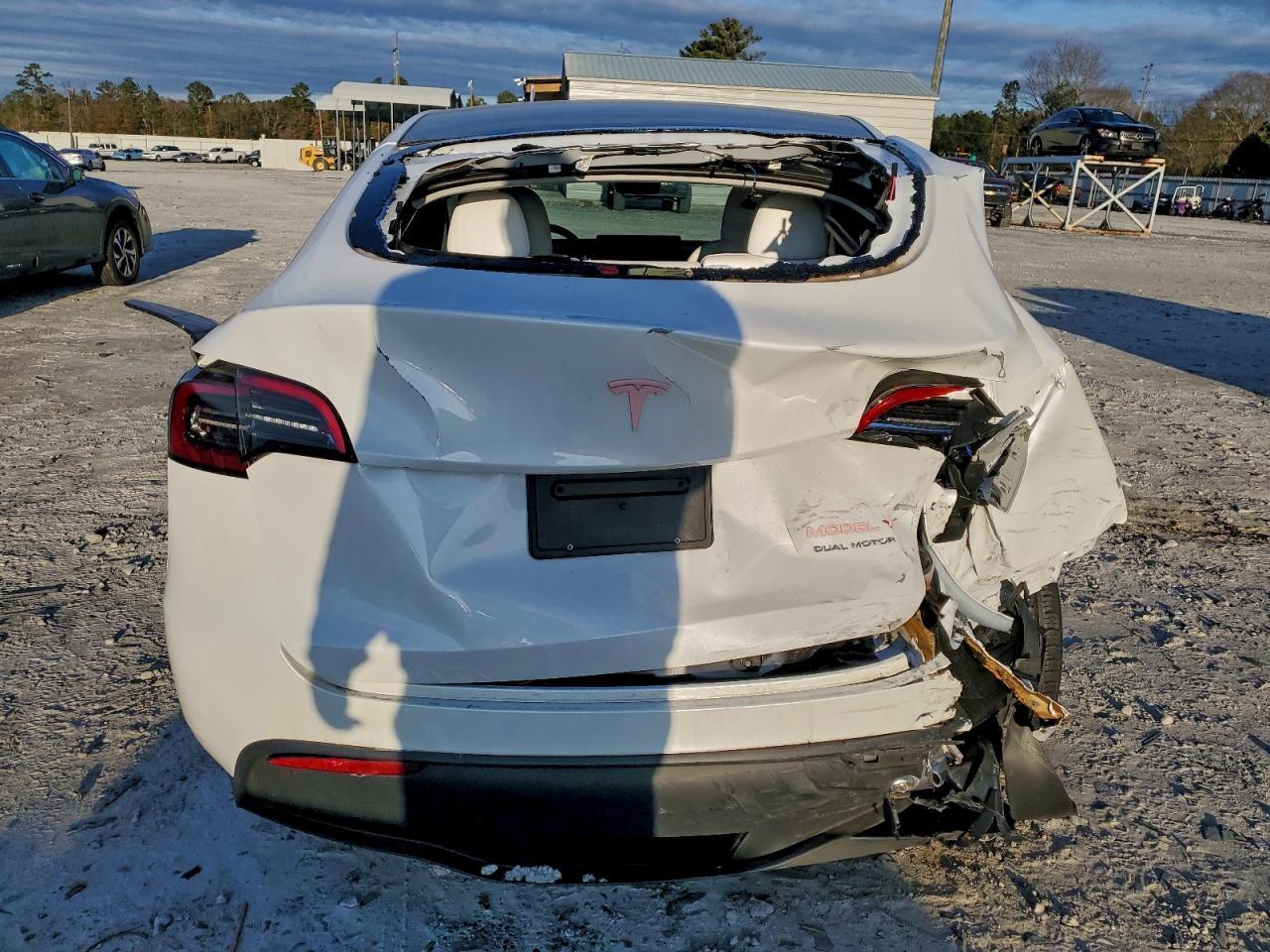 2024 TESLA MODEL Y