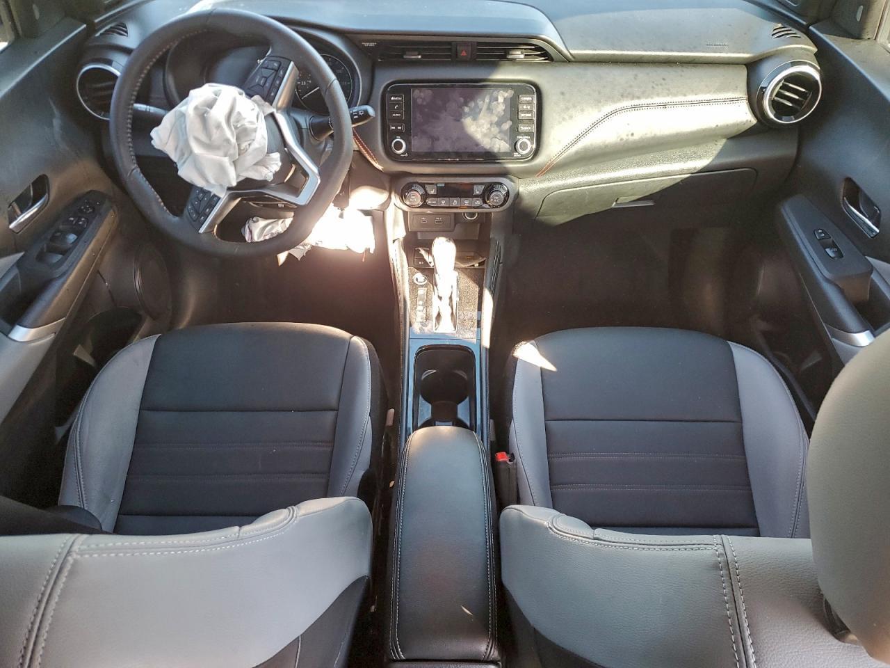 2024 NISSAN KICKS