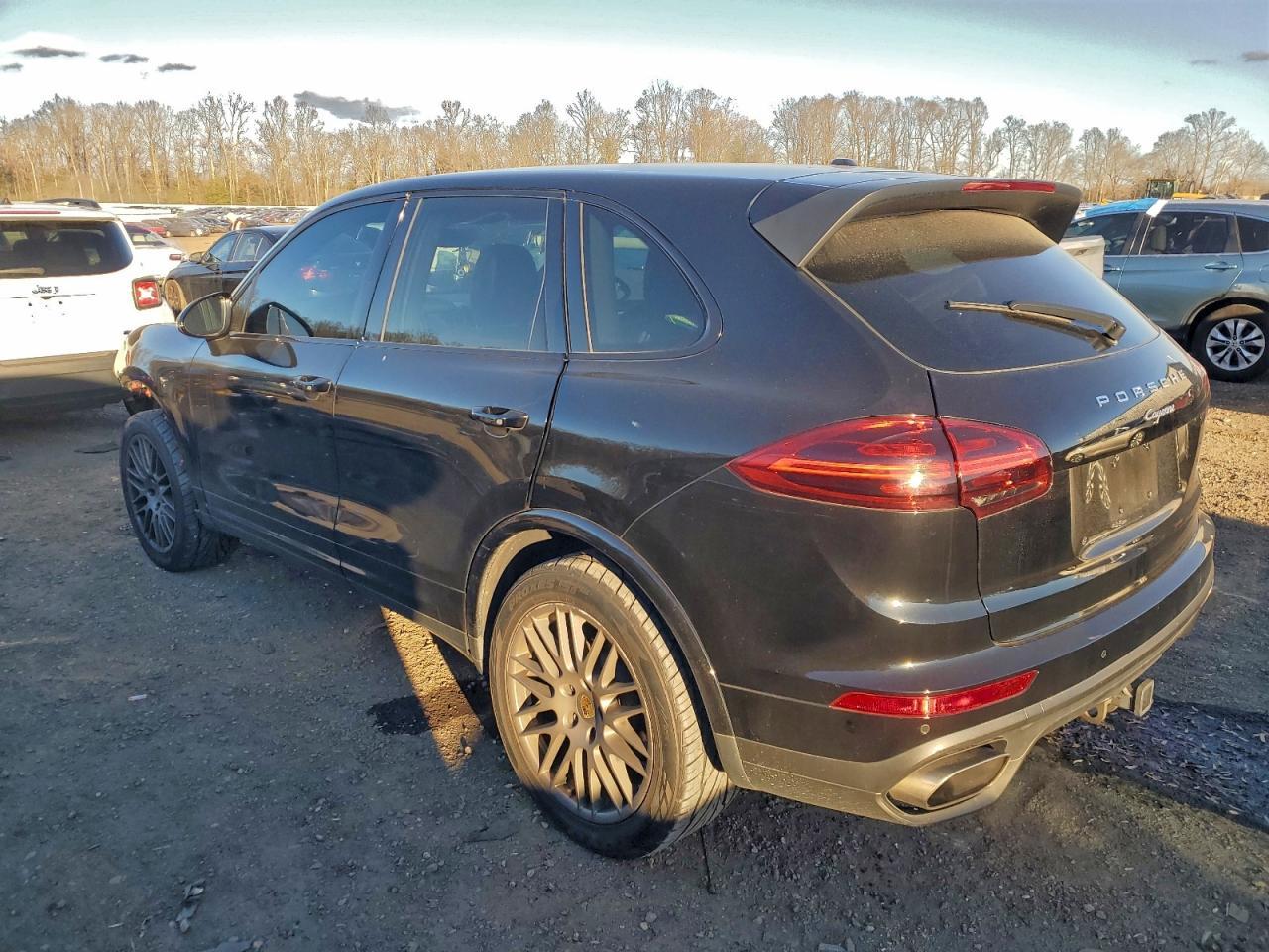 2017 PORSCHE CAYENNE