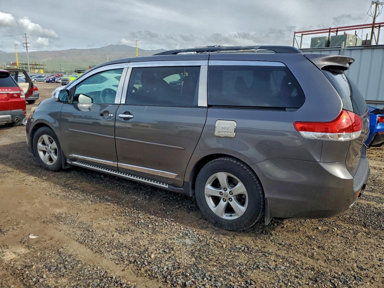 2013 TOYOTA SIENNA