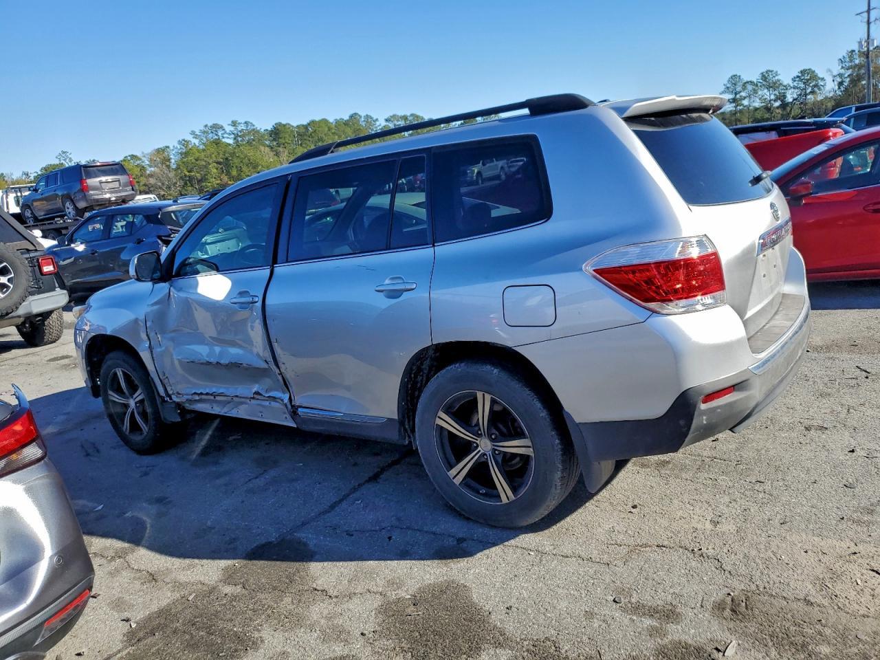 2011 TOYOTA HIGHLANDER