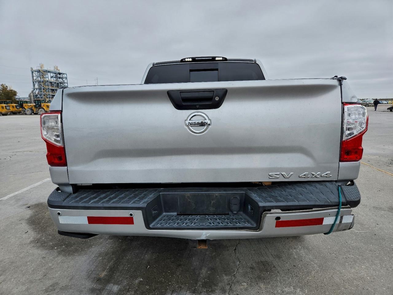2017 NISSAN Titan