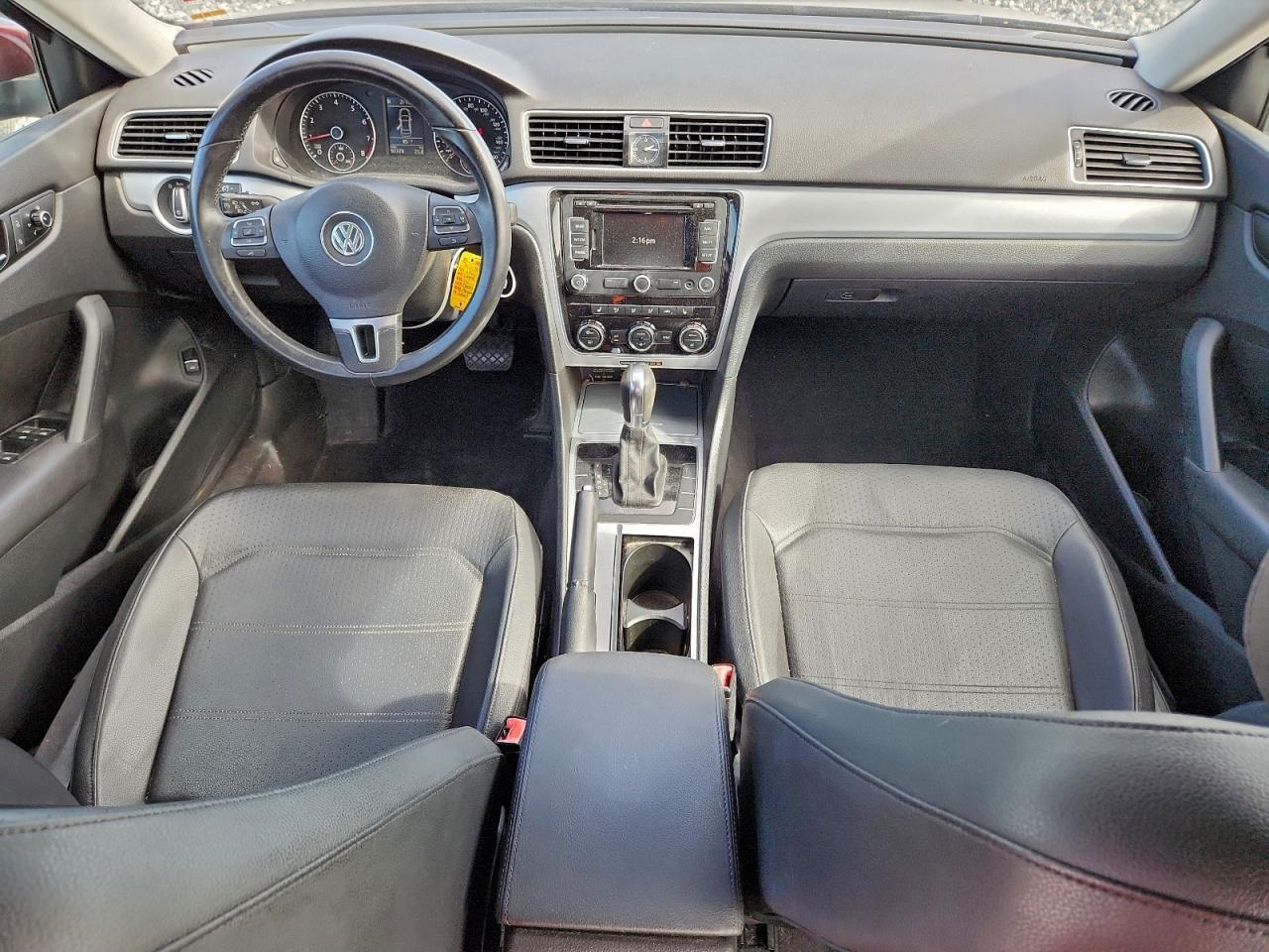 2012 VOLKSWAGEN Passat