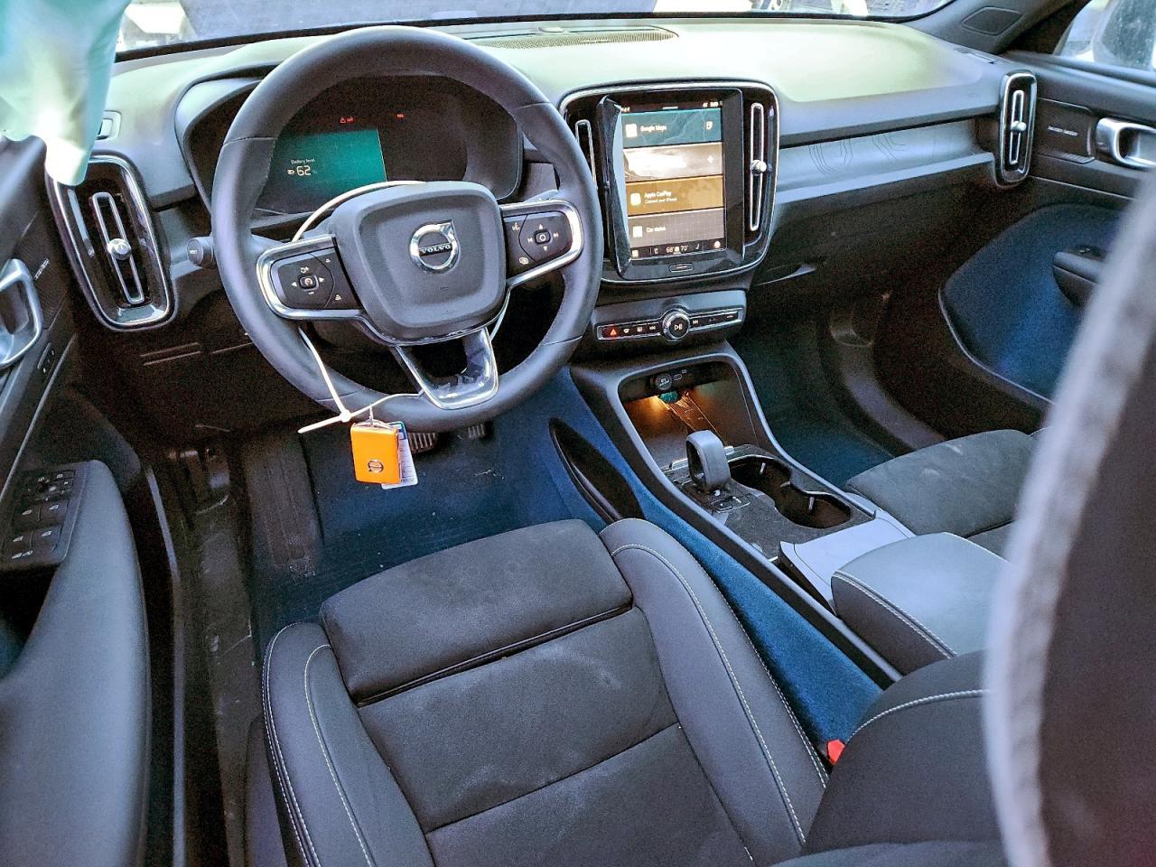 2024 VOLVO C40