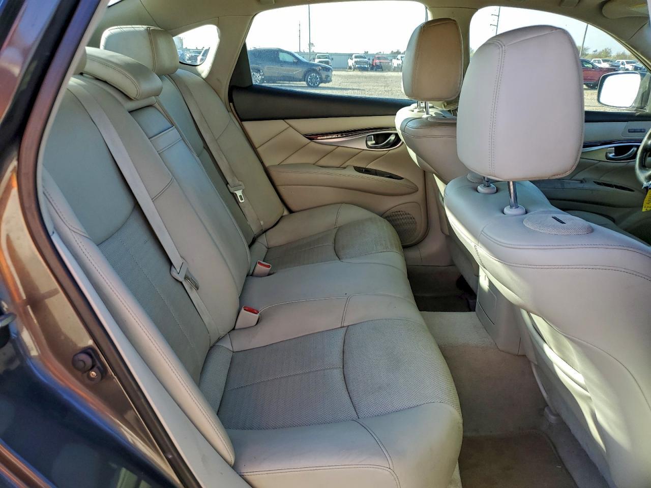 2012 INFINITI M37