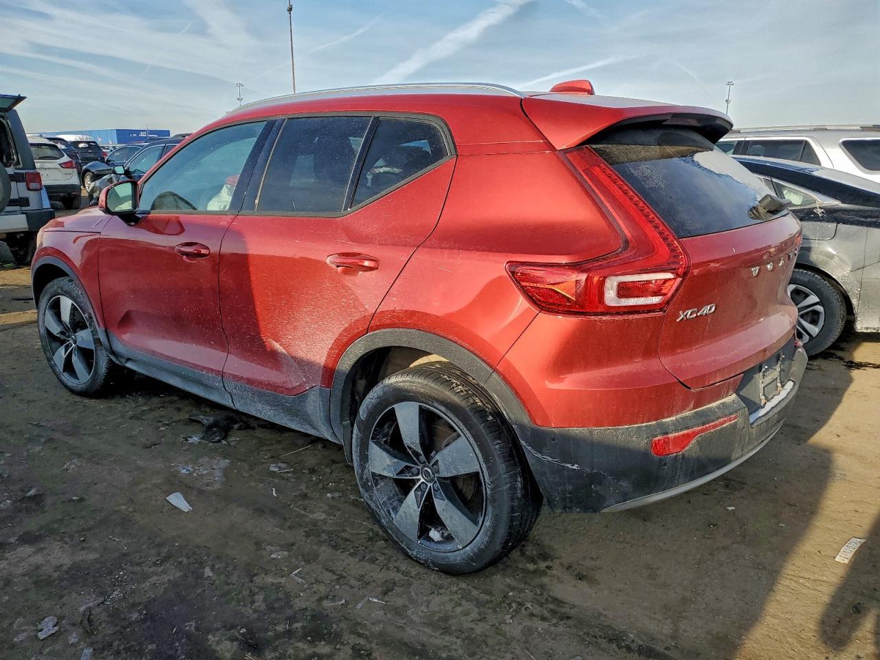2019 VOLVO XC40