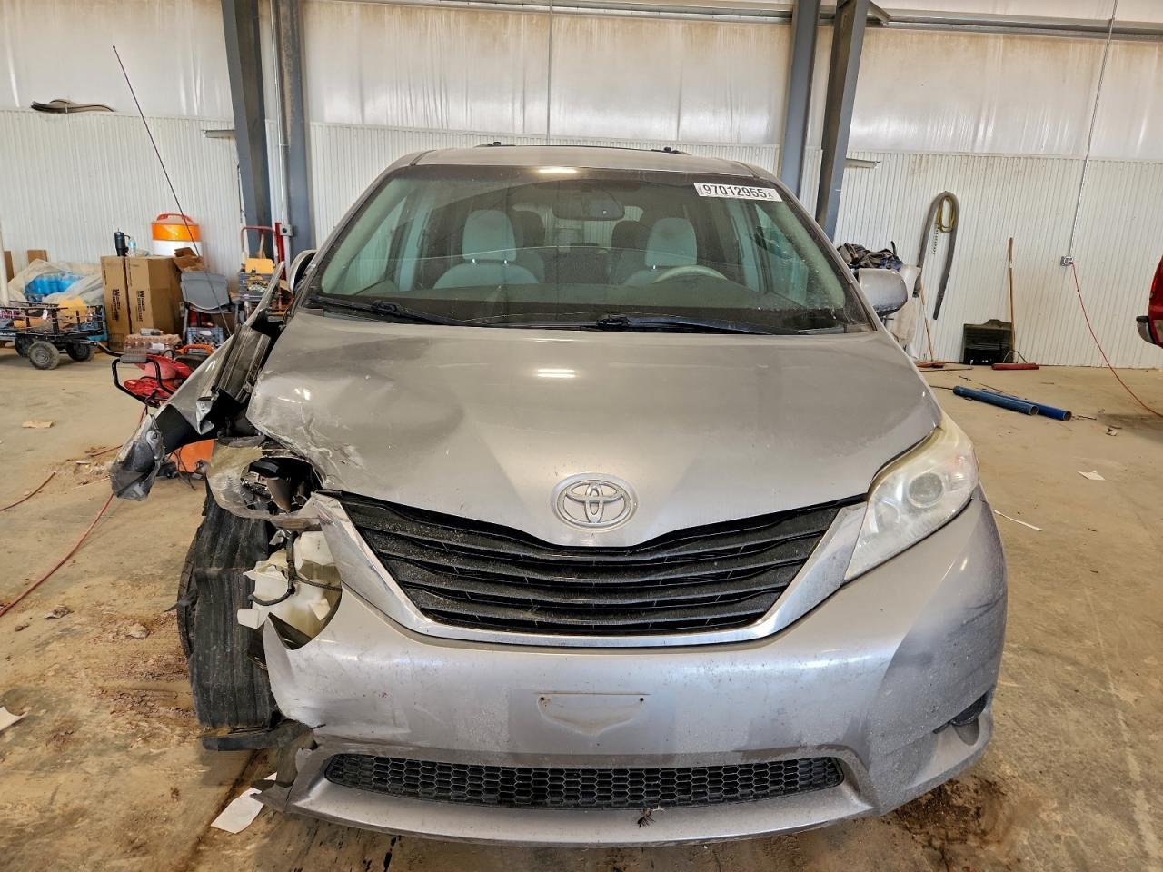 2014 TOYOTA SIENNA