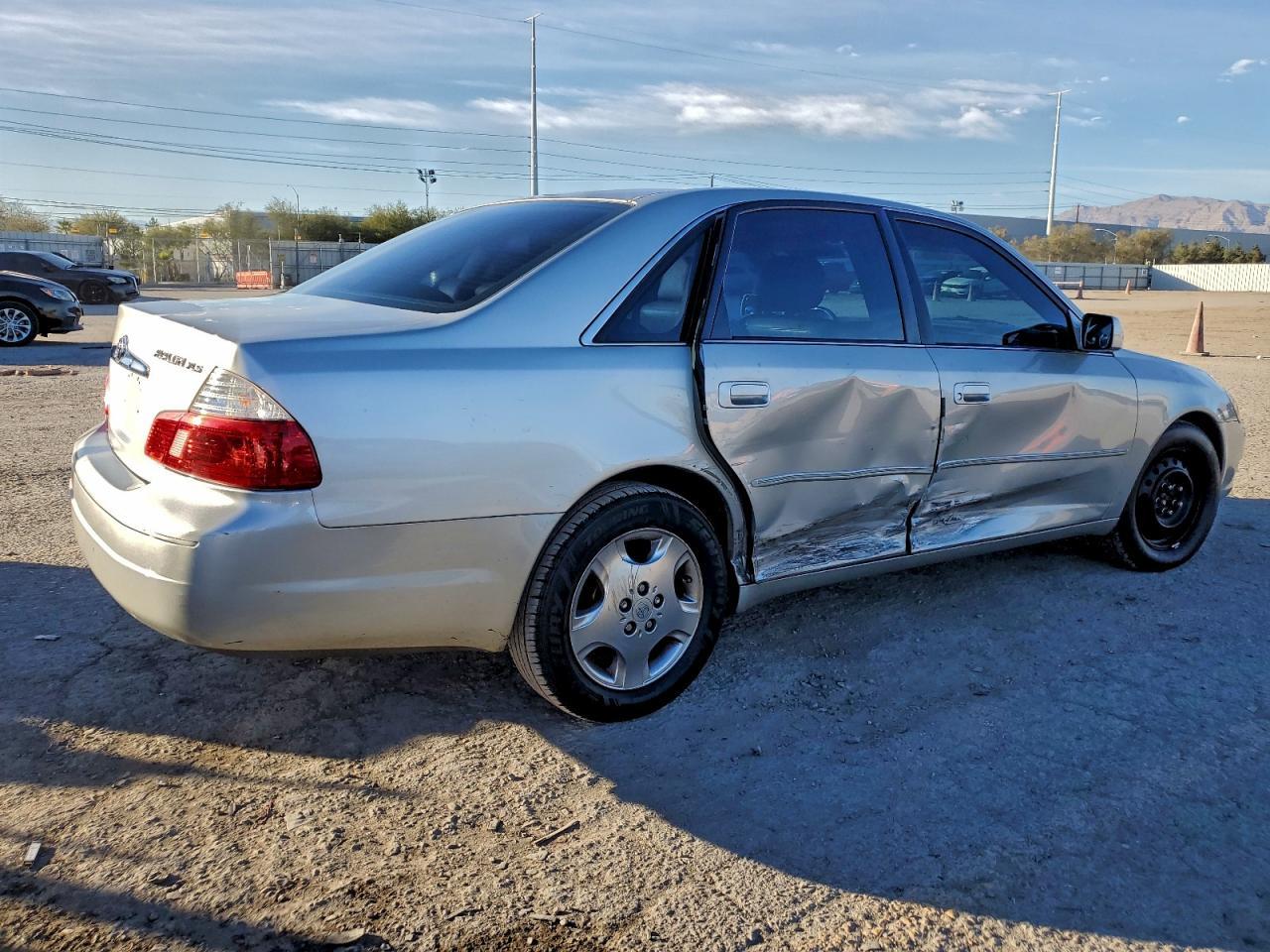2004 TOYOTA Avalon