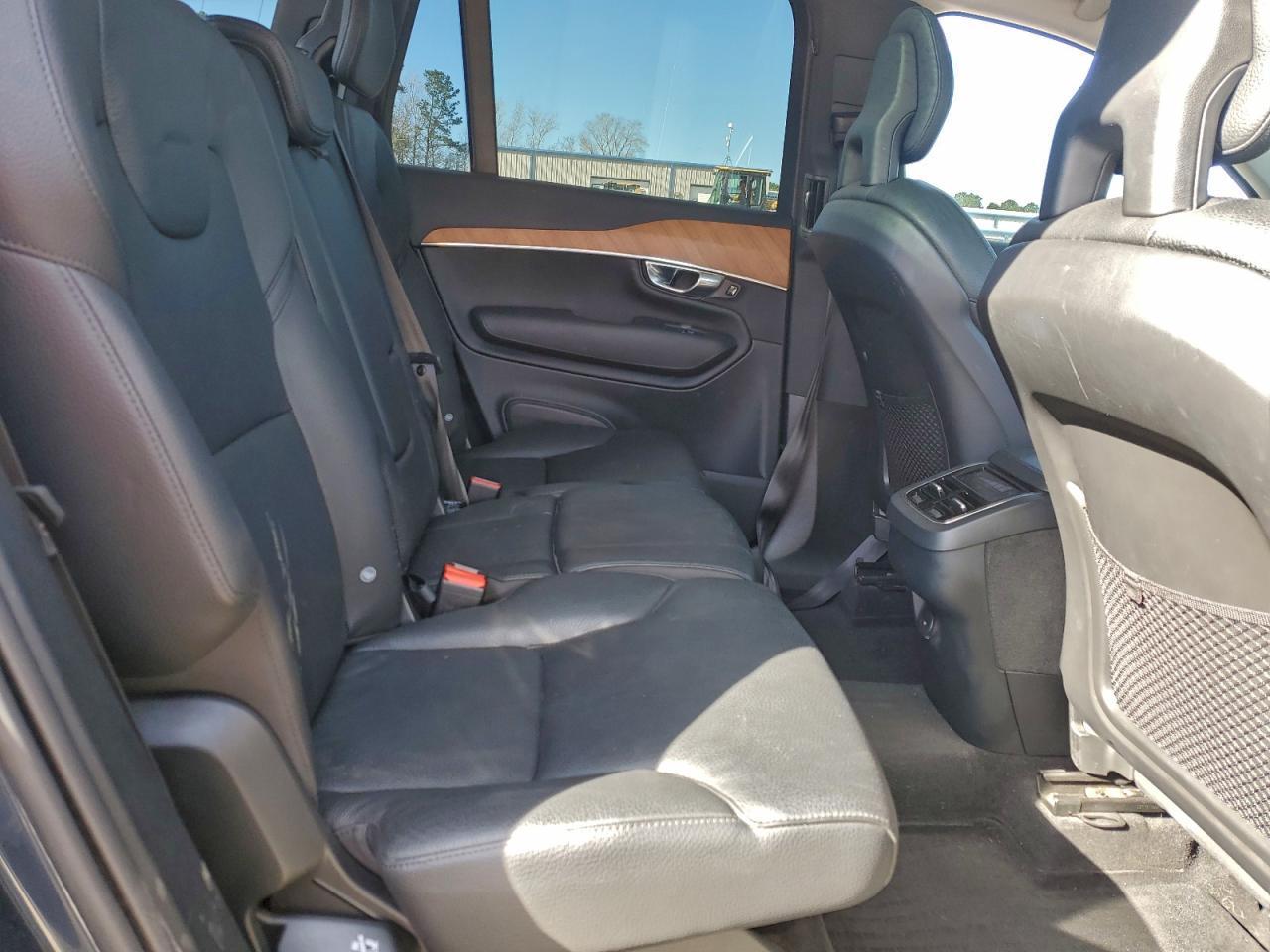 2022 VOLVO XC90