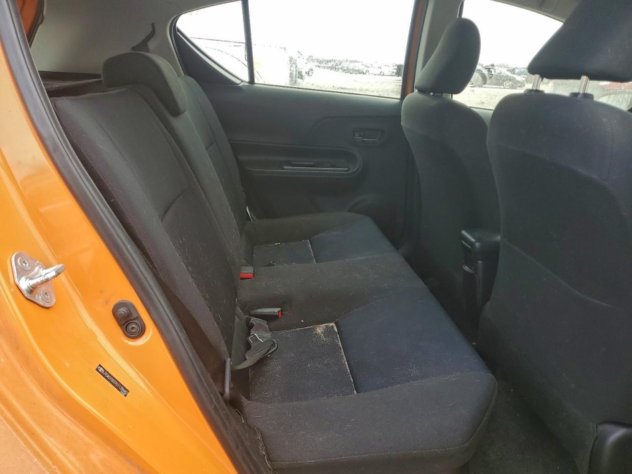 2016 TOYOTA Prius c