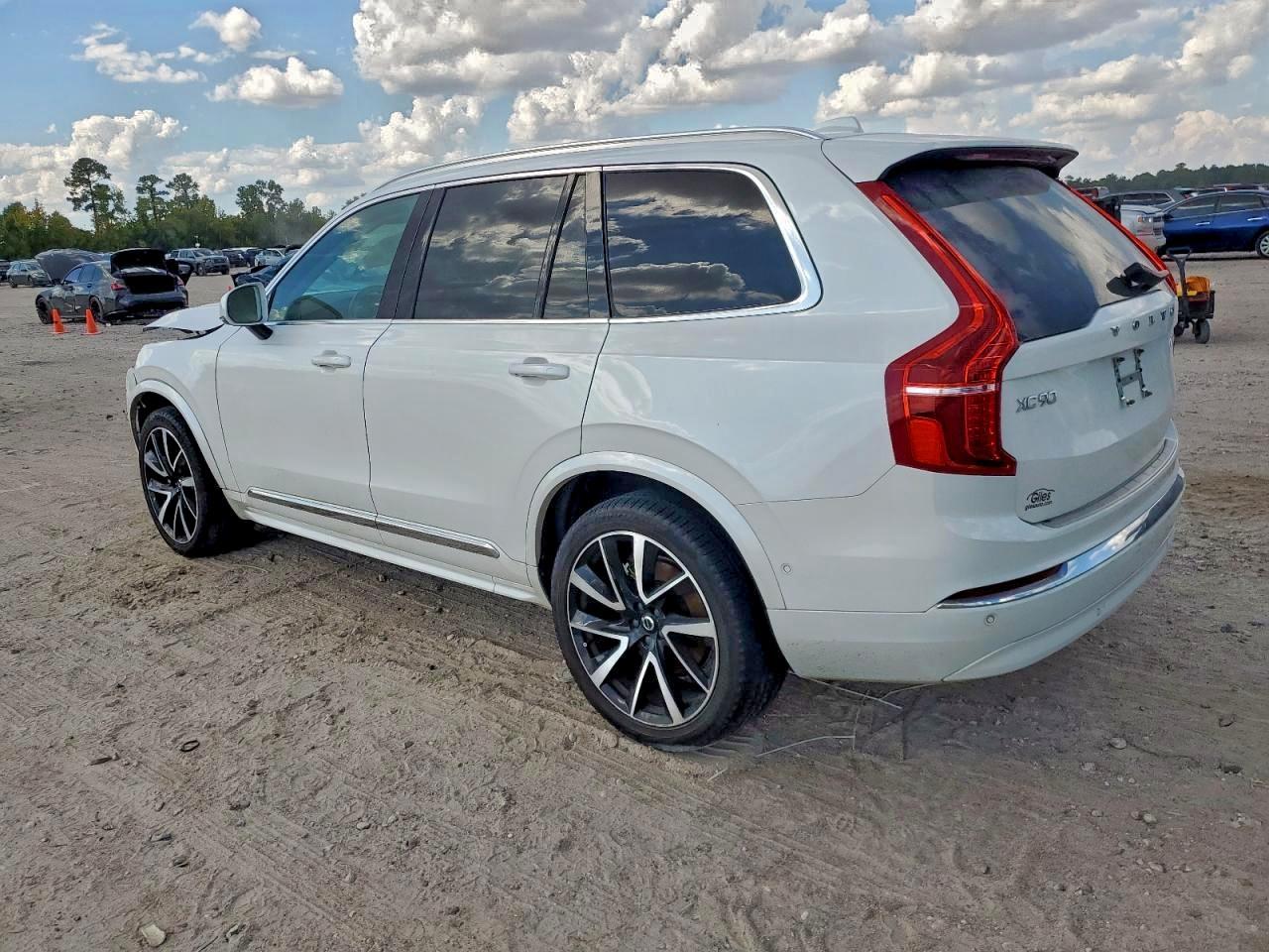 2023 VOLVO XC90