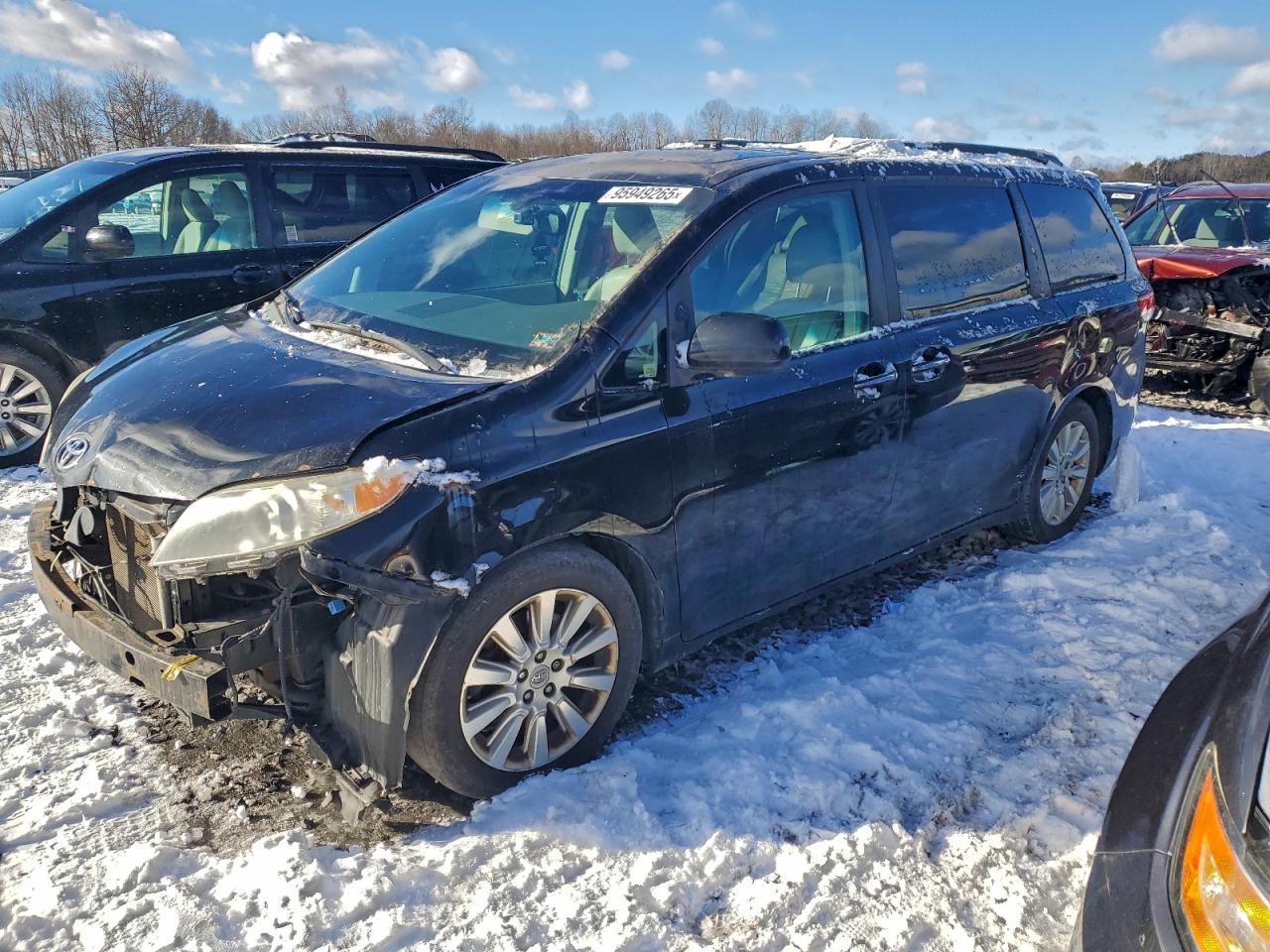 2012 TOYOTA SIENNA