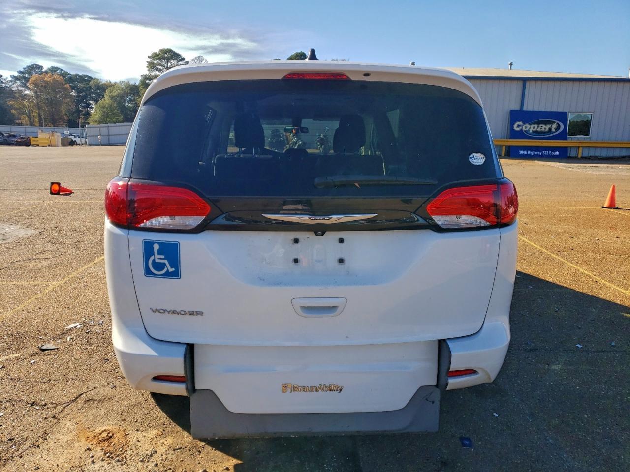 2022 CHRYSLER Voyager