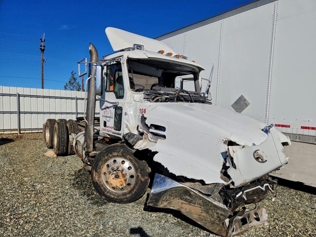 2018 MACK Cxu613