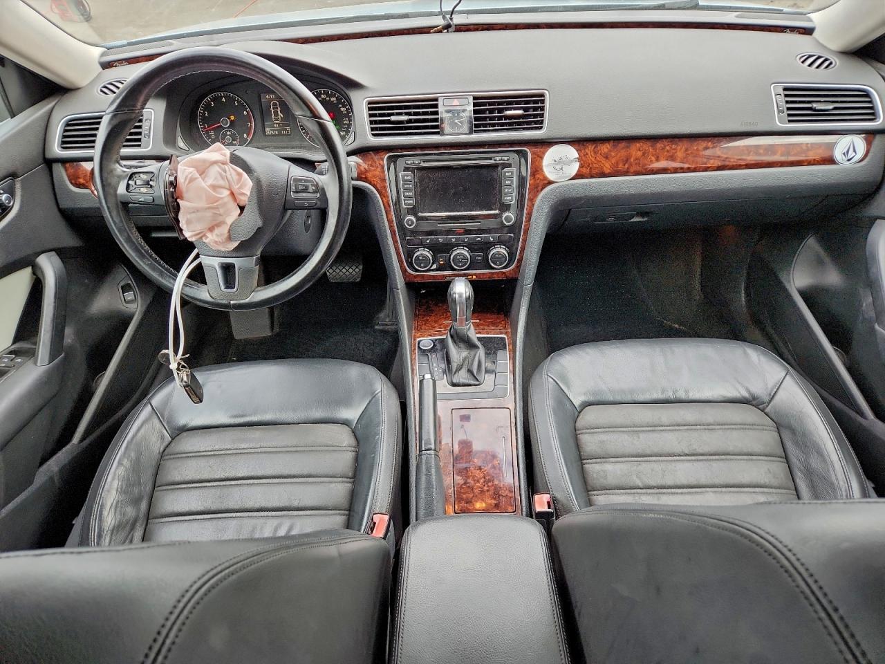 2012 VOLKSWAGEN Passat