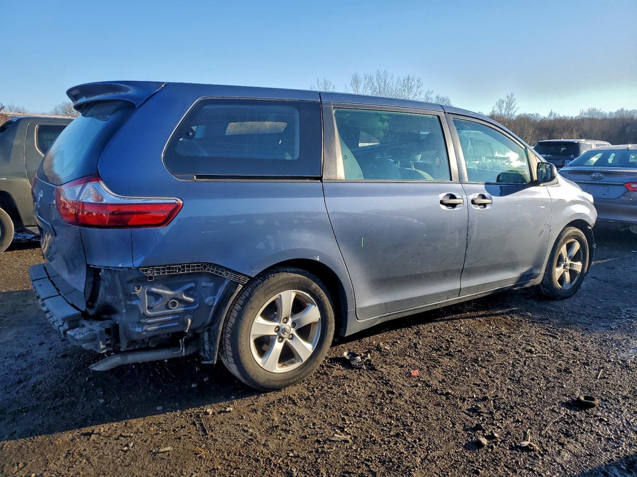 2016 TOYOTA SIENNA