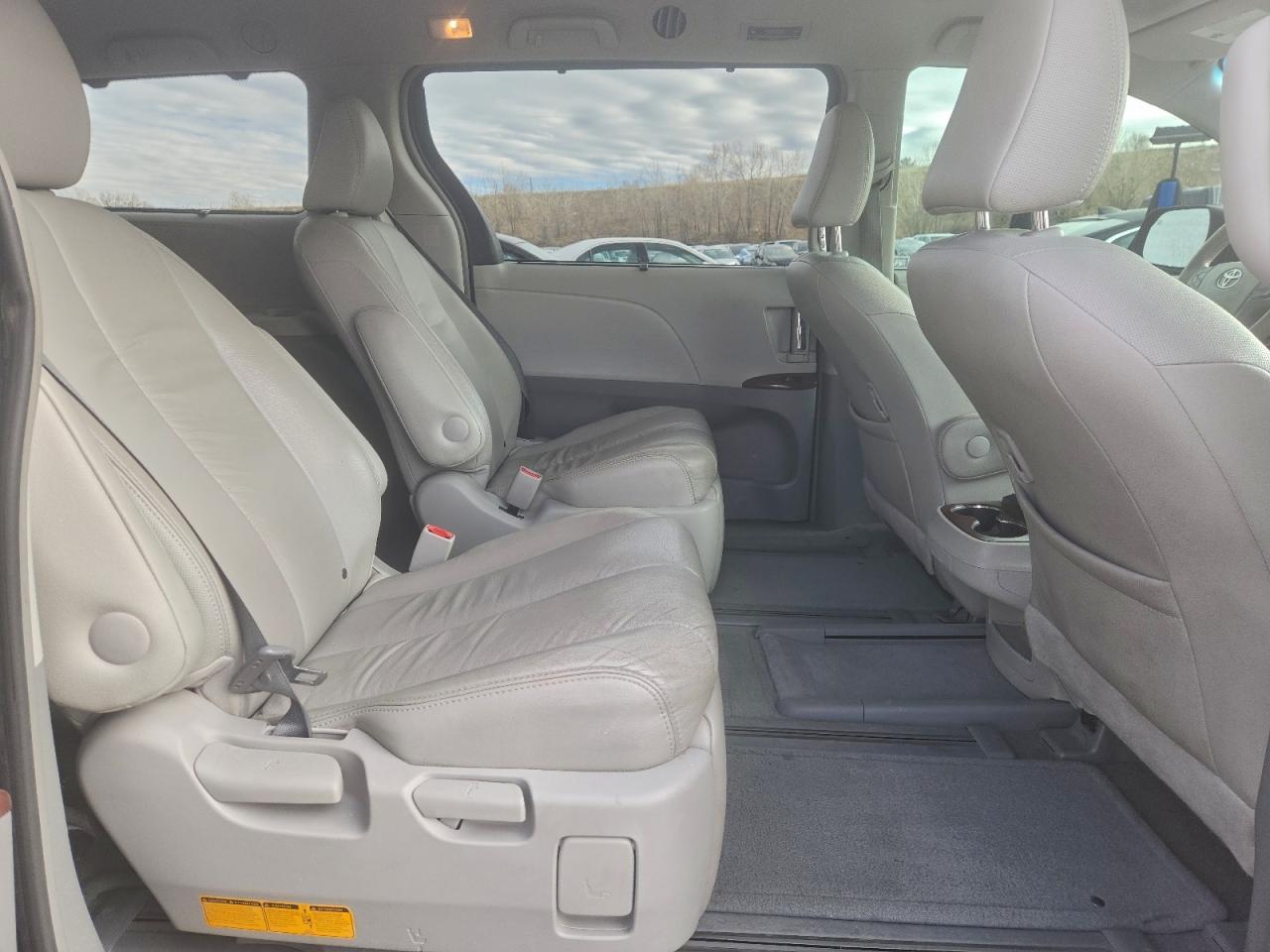 2012 TOYOTA SIENNA