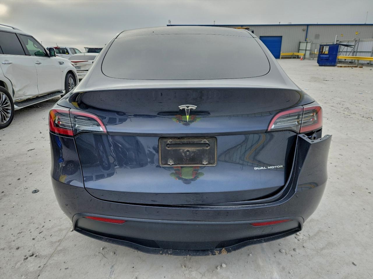 2025 TESLA MODEL Y