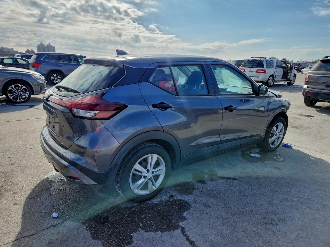 2022 NISSAN KICKS