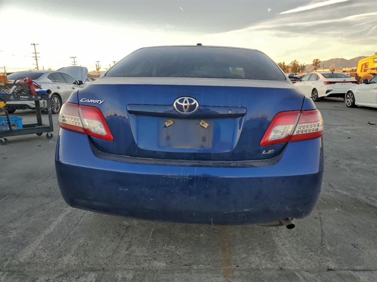 2011 TOYOTA CAMRY