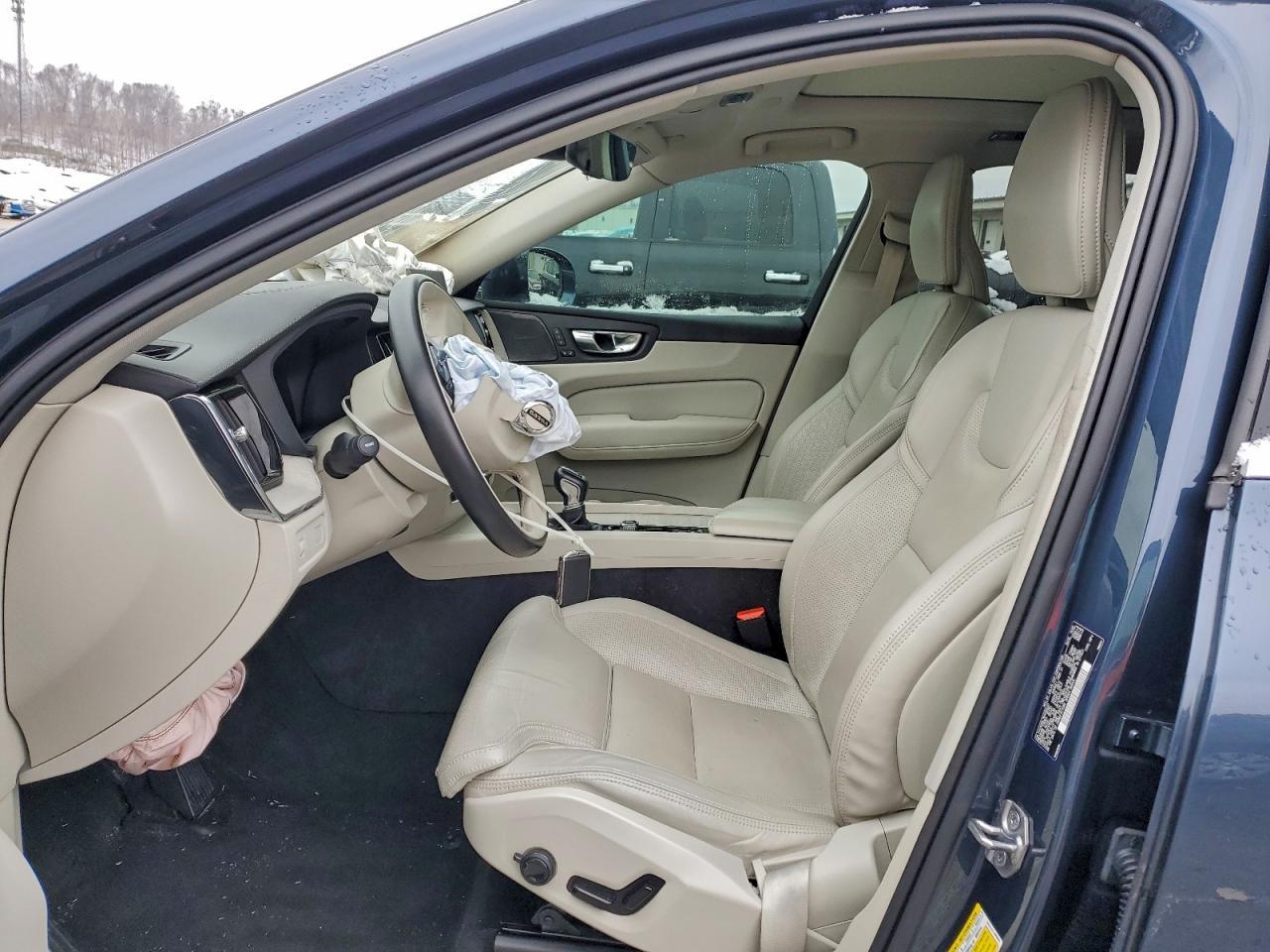2021 VOLVO XC60