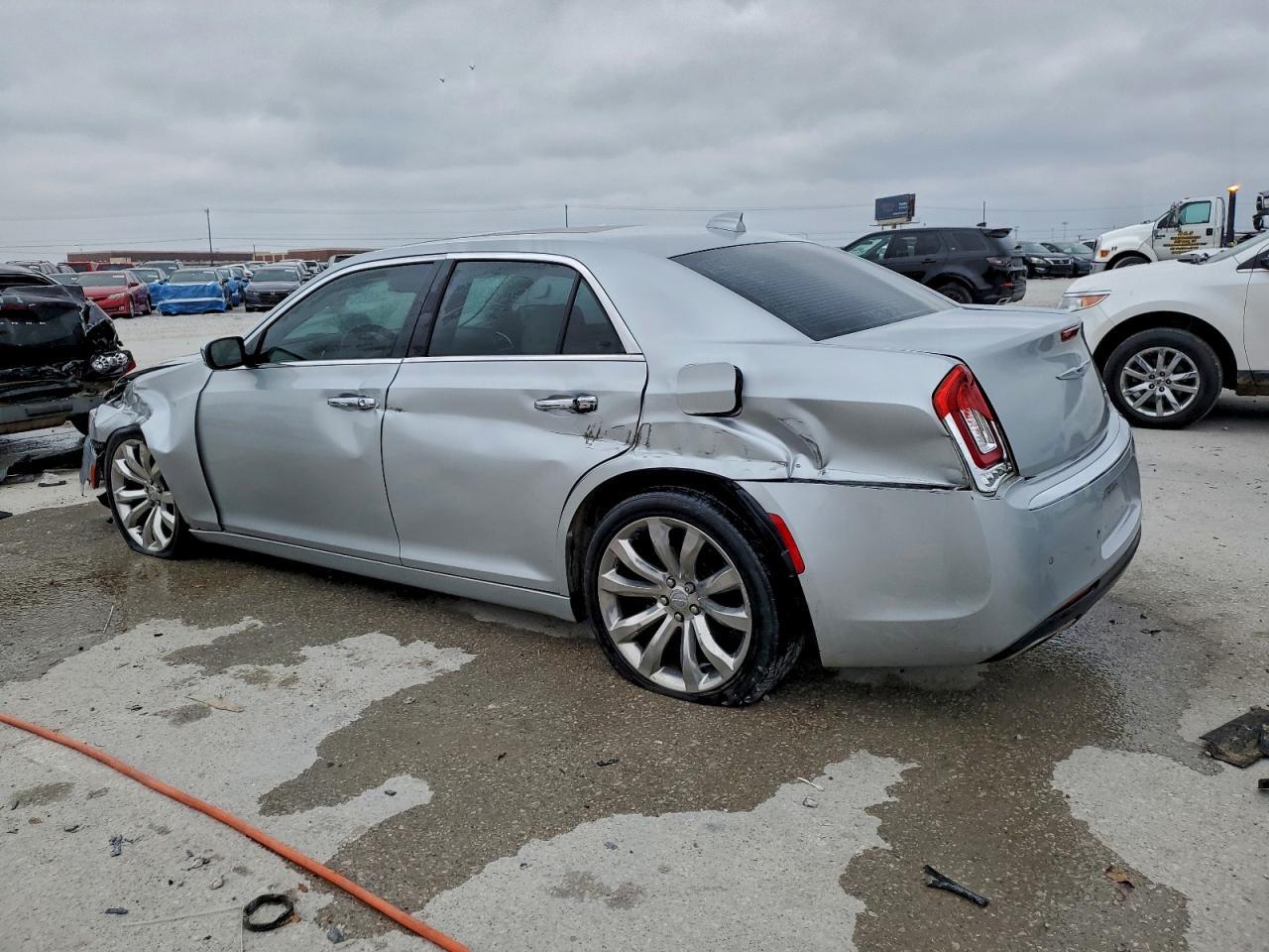 2019 CHRYSLER 300