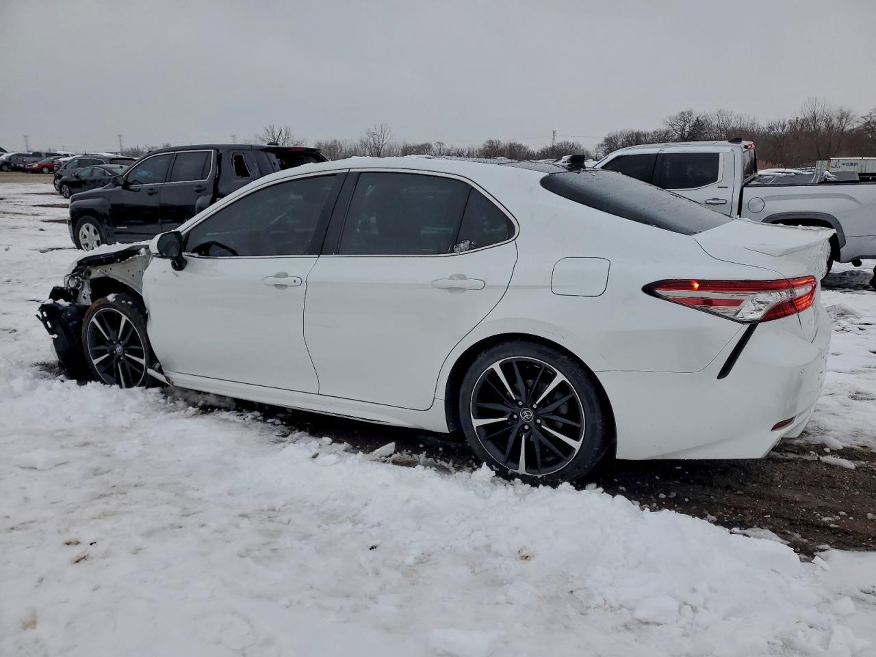 2018 TOYOTA CAMRY