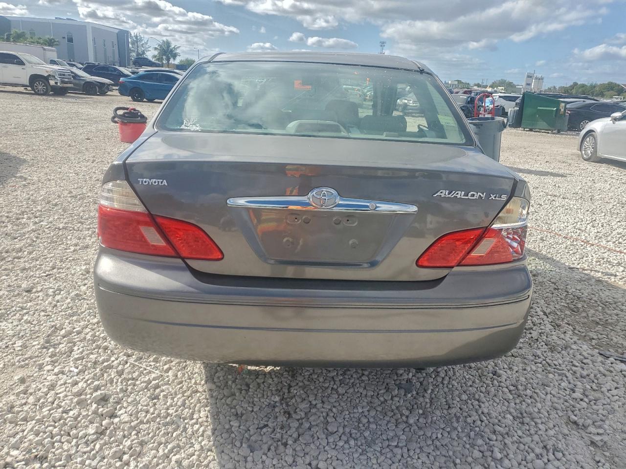2004 TOYOTA Avalon