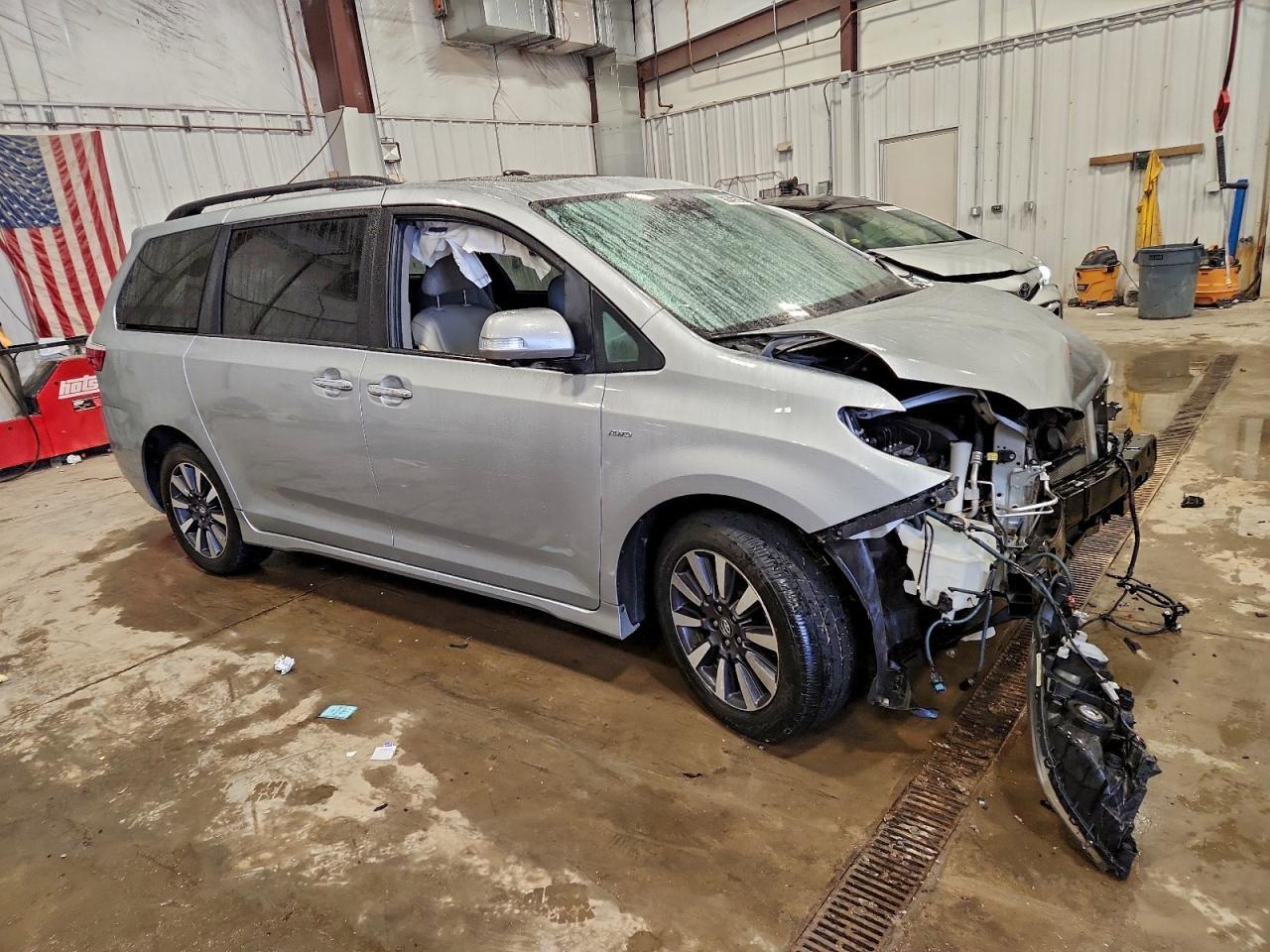 2019 TOYOTA SIENNA