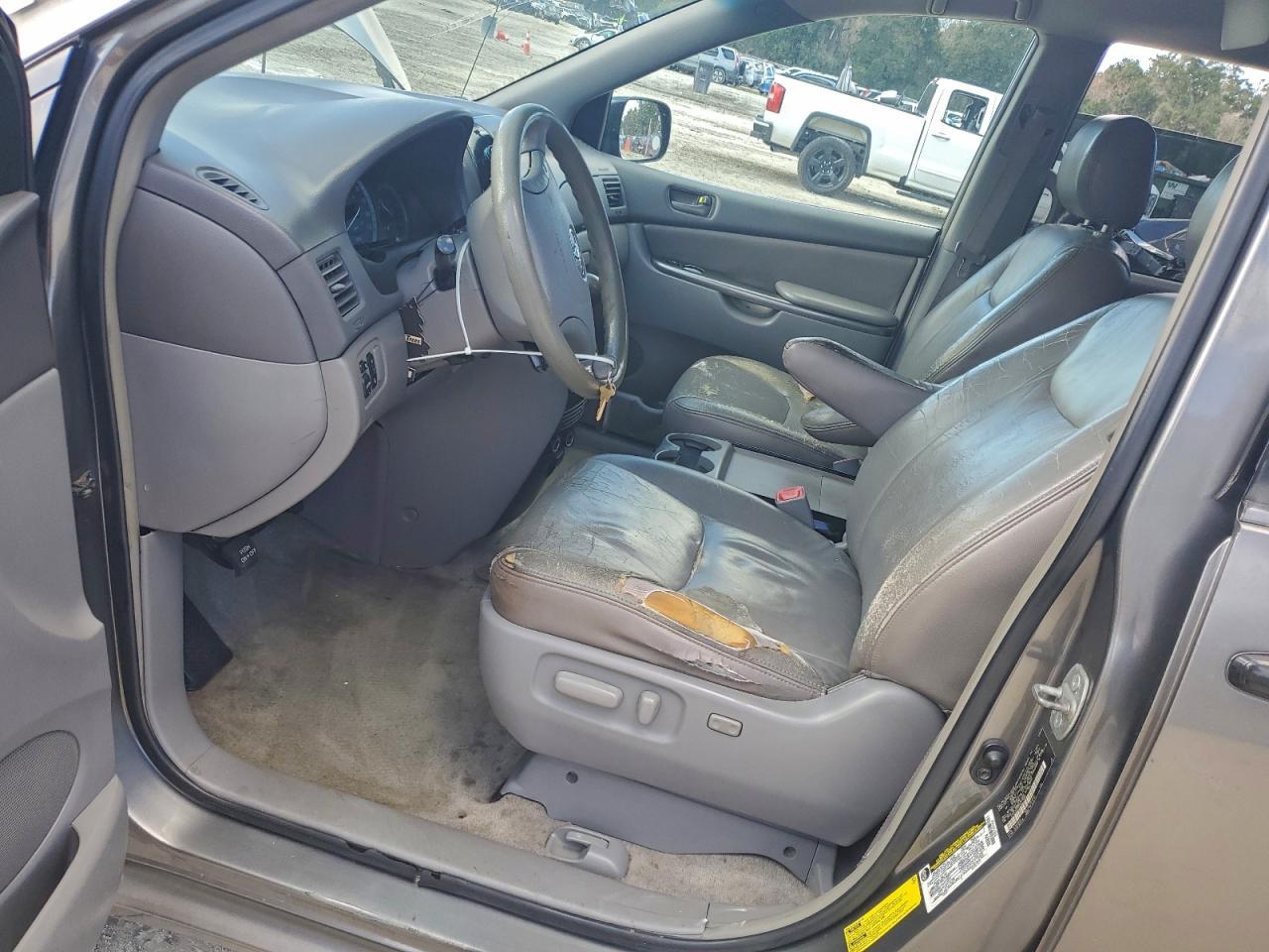 2005 TOYOTA SIENNA