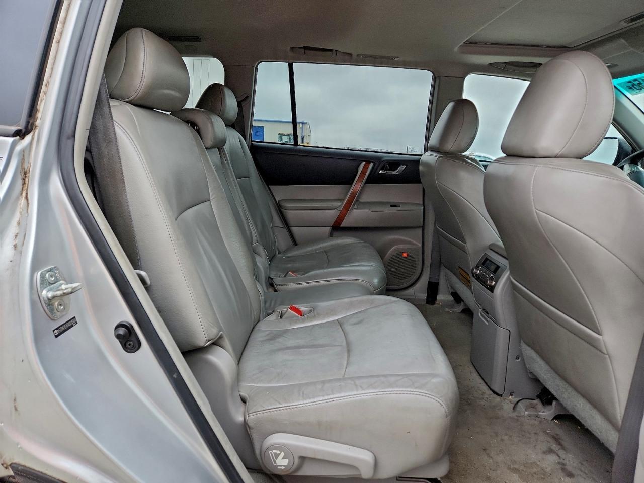 2010 TOYOTA HIGHLANDER