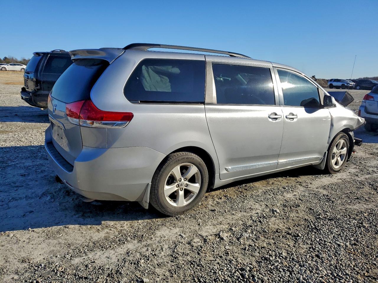 2013 TOYOTA SIENNA