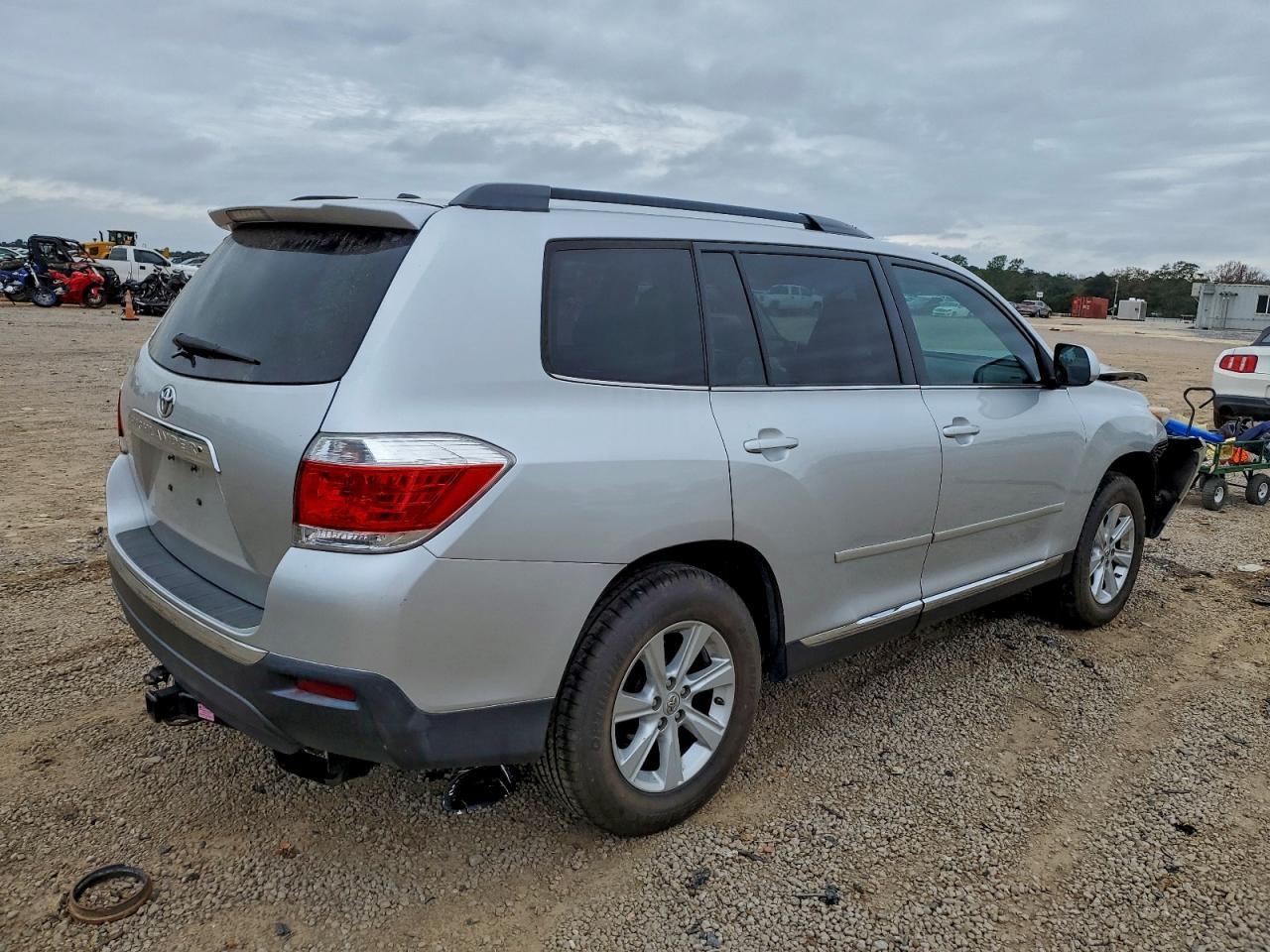 2011 TOYOTA HIGHLANDER