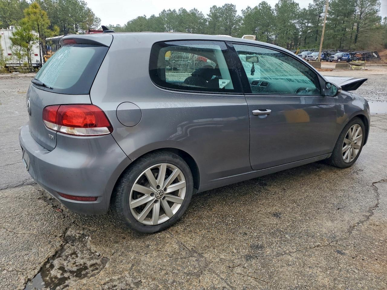2011 VOLKSWAGEN GOLF