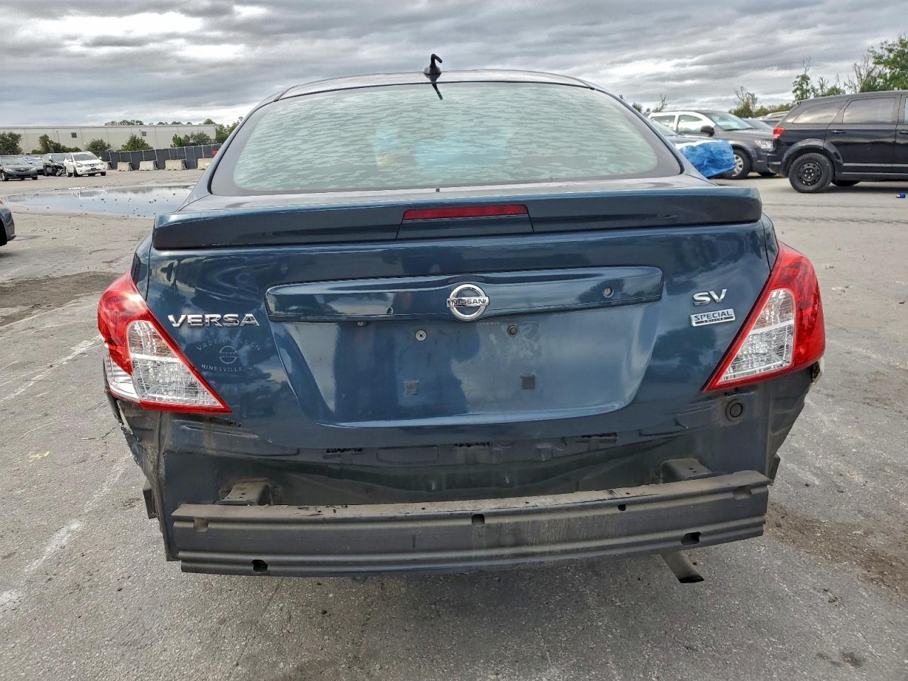 2017 NISSAN VERSA