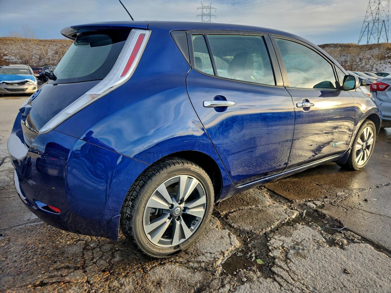 2017 NISSAN LEAF