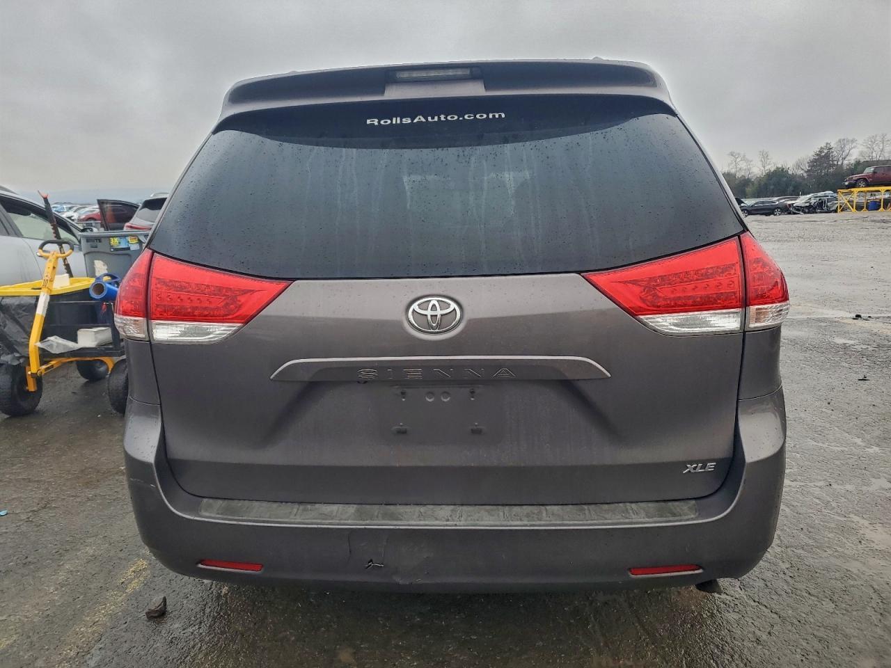 2012 TOYOTA SIENNA