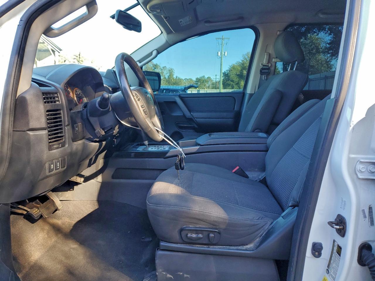 2014 NISSAN Titan