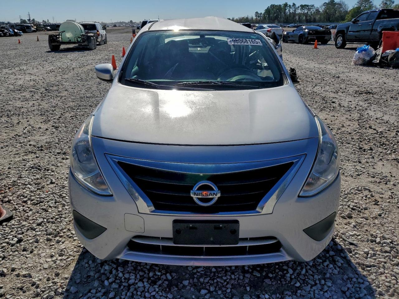 2017 NISSAN VERSA