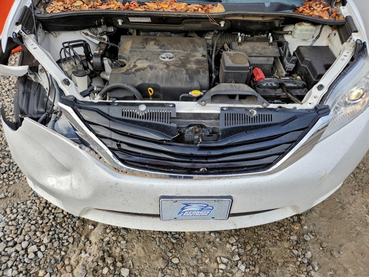 2012 TOYOTA SIENNA