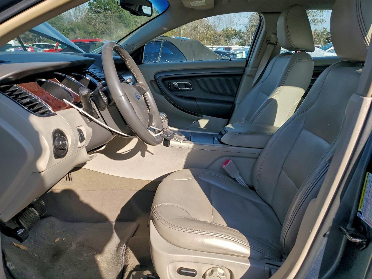 2010 FORD Taurus