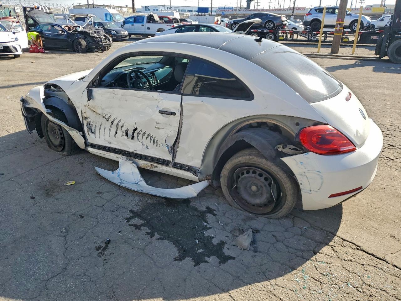 2012 VOLKSWAGEN Beetle
