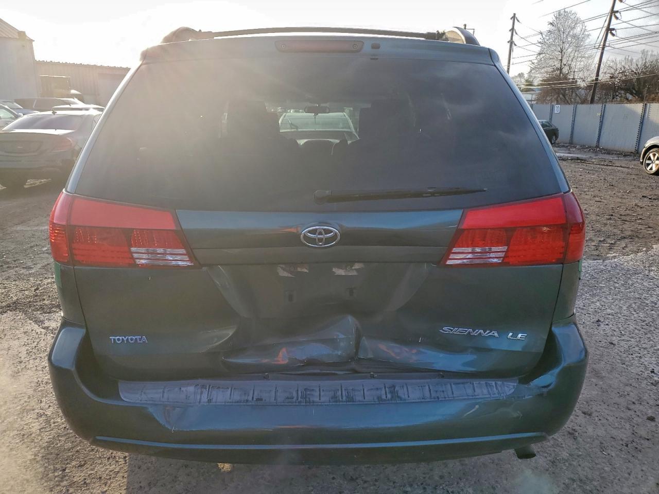 2005 TOYOTA SIENNA