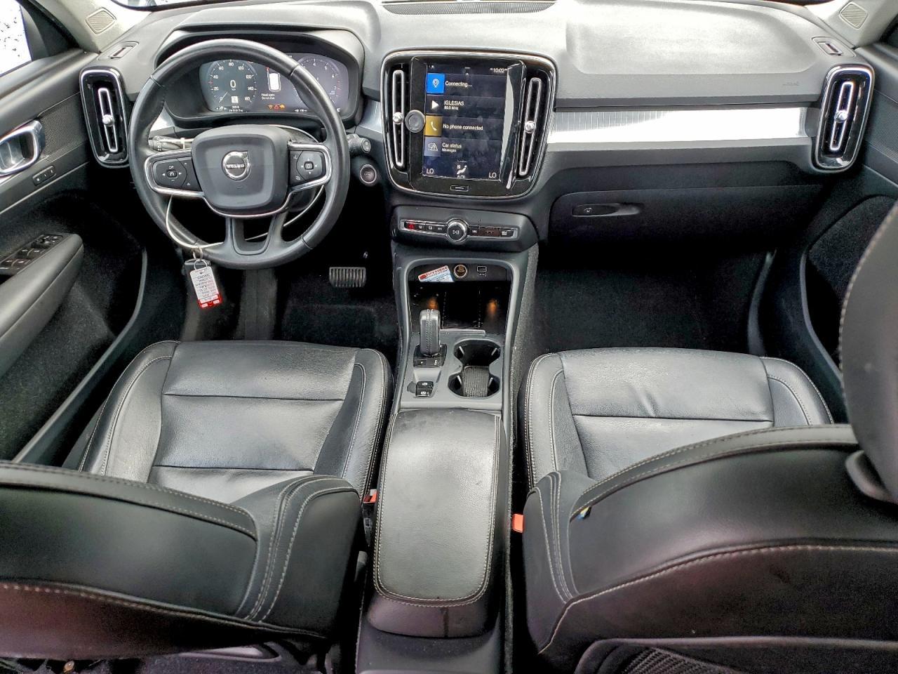 2019 VOLVO XC40