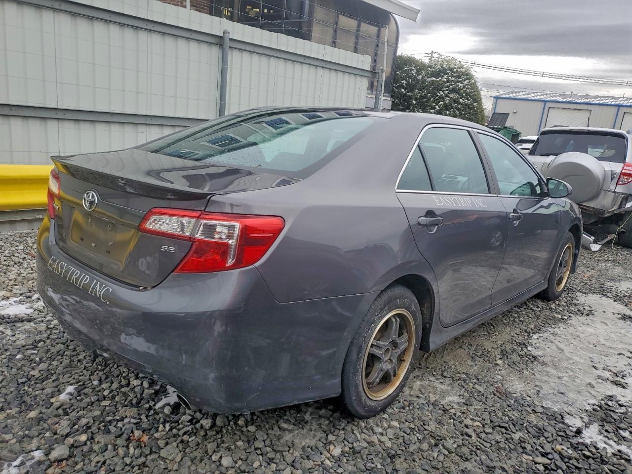 2014 TOYOTA CAMRY