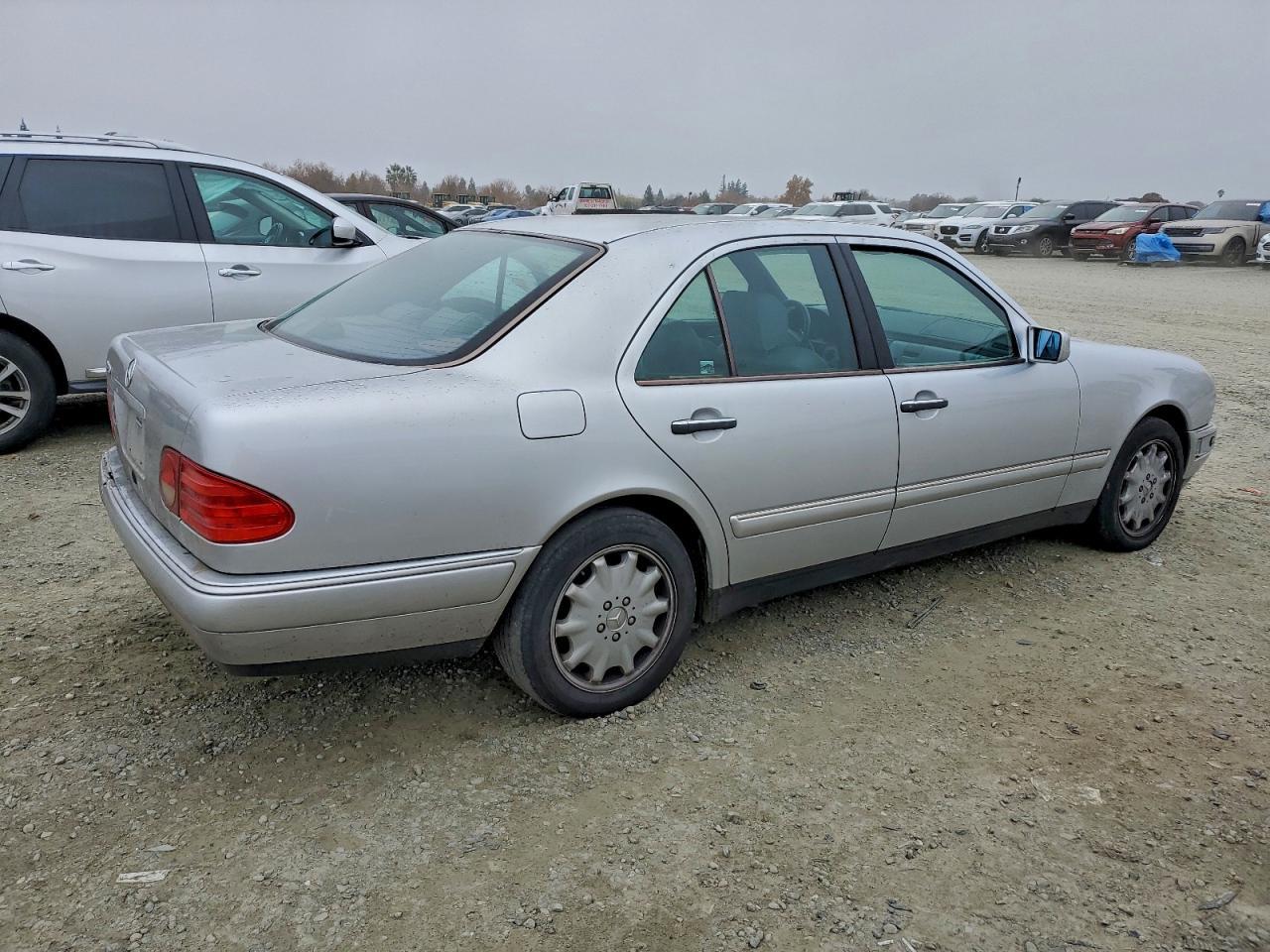 1998 MERCEDES-BENZ E-Class